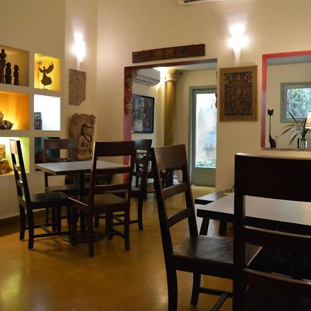 G 49 Bed & Breakfast New Delhi Buitenkant foto