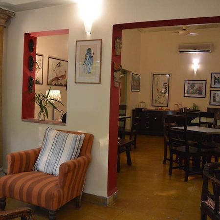 G 49 Bed & Breakfast New Delhi Buitenkant foto