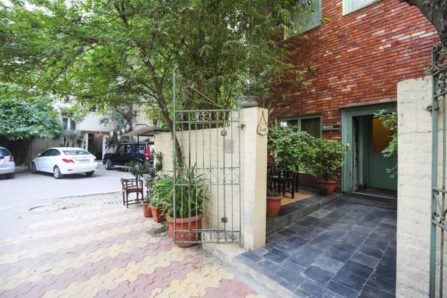 G 49 Bed & Breakfast New Delhi Buitenkant foto