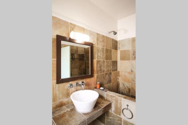 G 49 Bed & Breakfast New Delhi Buitenkant foto