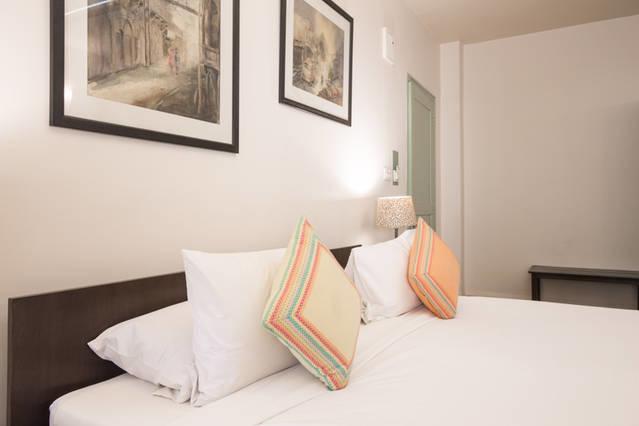 G 49 Bed & Breakfast New Delhi Buitenkant foto