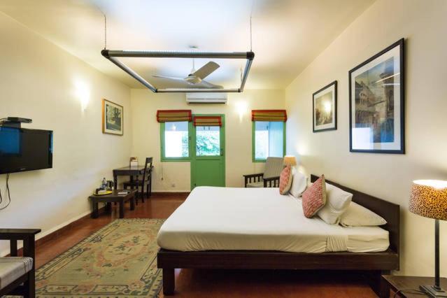 G 49 Bed & Breakfast New Delhi Buitenkant foto