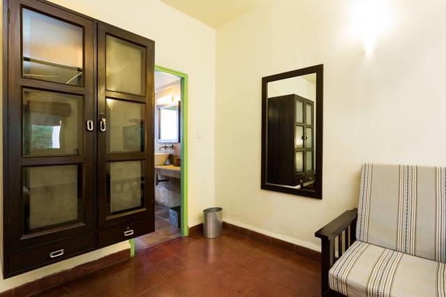 G 49 Bed & Breakfast New Delhi Buitenkant foto