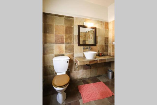 G 49 Bed & Breakfast New Delhi Buitenkant foto