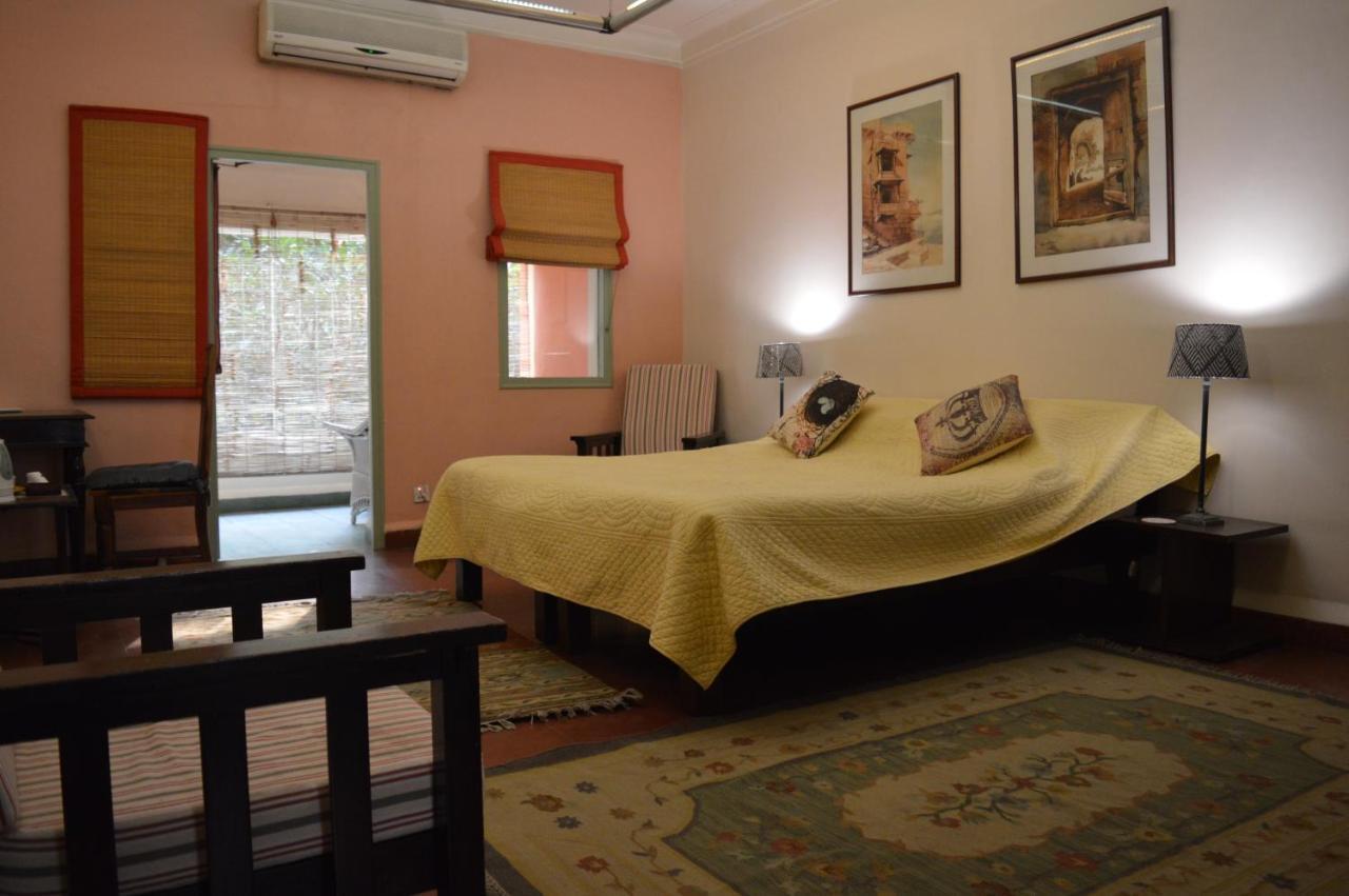 G 49 Bed & Breakfast New Delhi Buitenkant foto