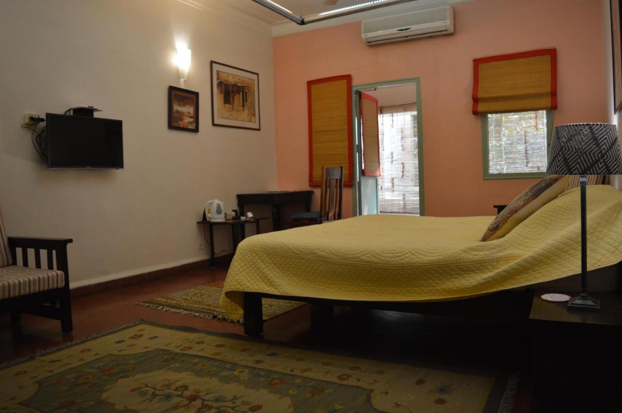G 49 Bed & Breakfast New Delhi Buitenkant foto