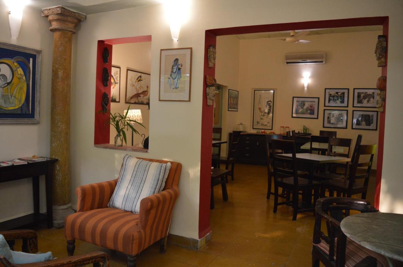 G 49 Bed & Breakfast New Delhi Buitenkant foto
