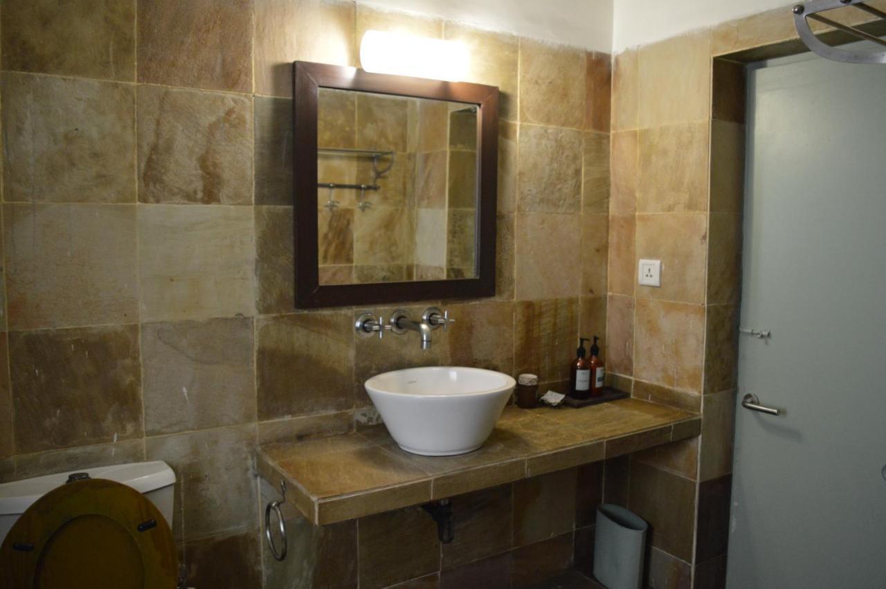 G 49 Bed & Breakfast New Delhi Buitenkant foto